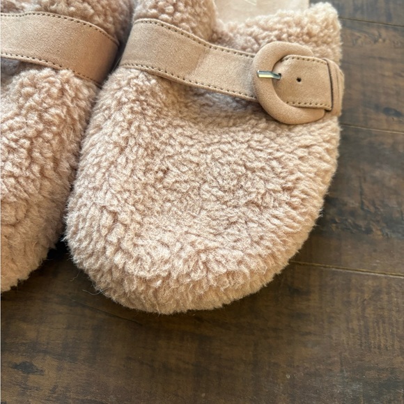 J Crew Sherpa Buckle clog slippers - Picture 9 of 13